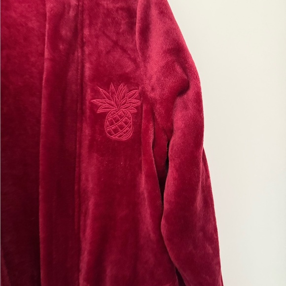 Elegant Burgundy Plush Robe - Picture 2 of 9
